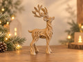 Ask rensdyr i latte brun på et træbord i julestemning – stående julefigur fra Homae