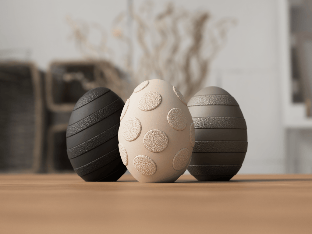 Tre fuzzy påskeæg med prikket mønster i sort, beige og grå - nordisk påskepynt i PLA