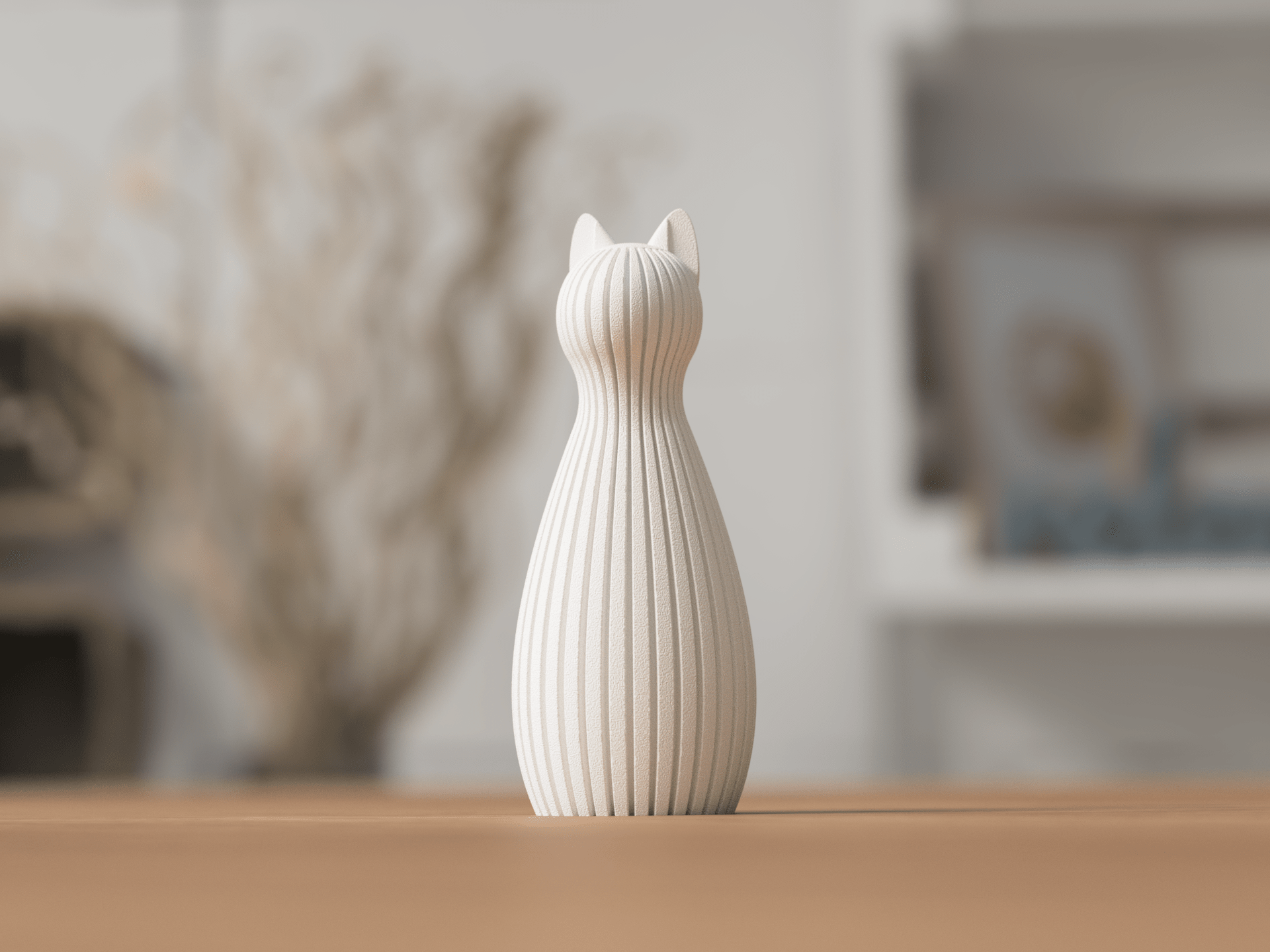 Enkelt hvid katteskulptur med lodrette ribber set forfra – minimalistisk nordisk figur fra Homae