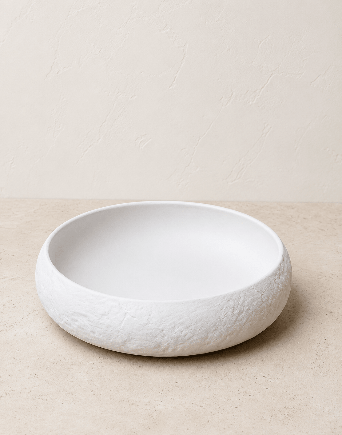 Morra opbevaringsskål i hvid betonlook set fra siden – lav rund catchall-skål, Ø 22 cm