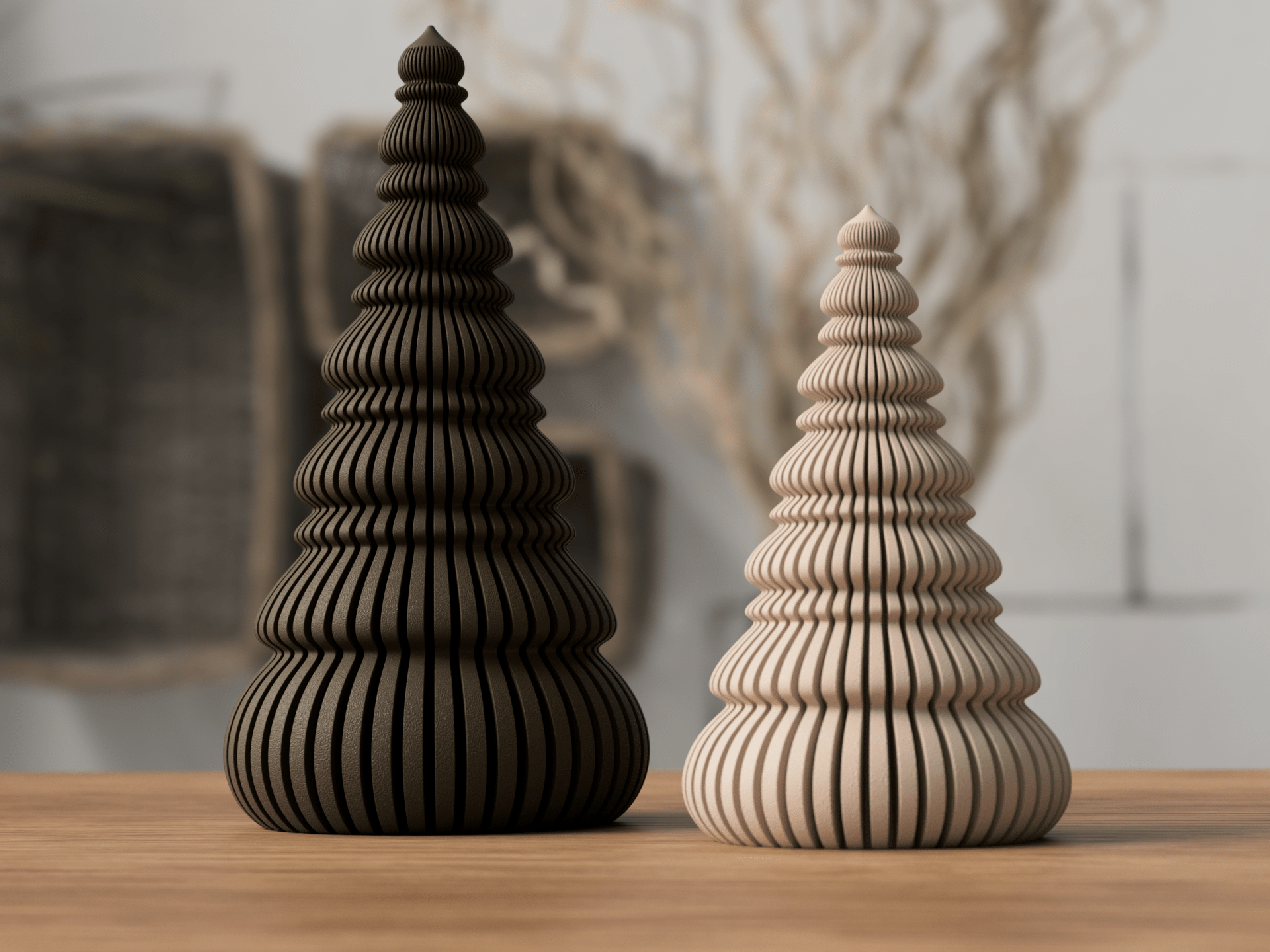 Nordiske juletræer i latte brun og bone white med spiralformet design – nordisk bordpynt fra Homae