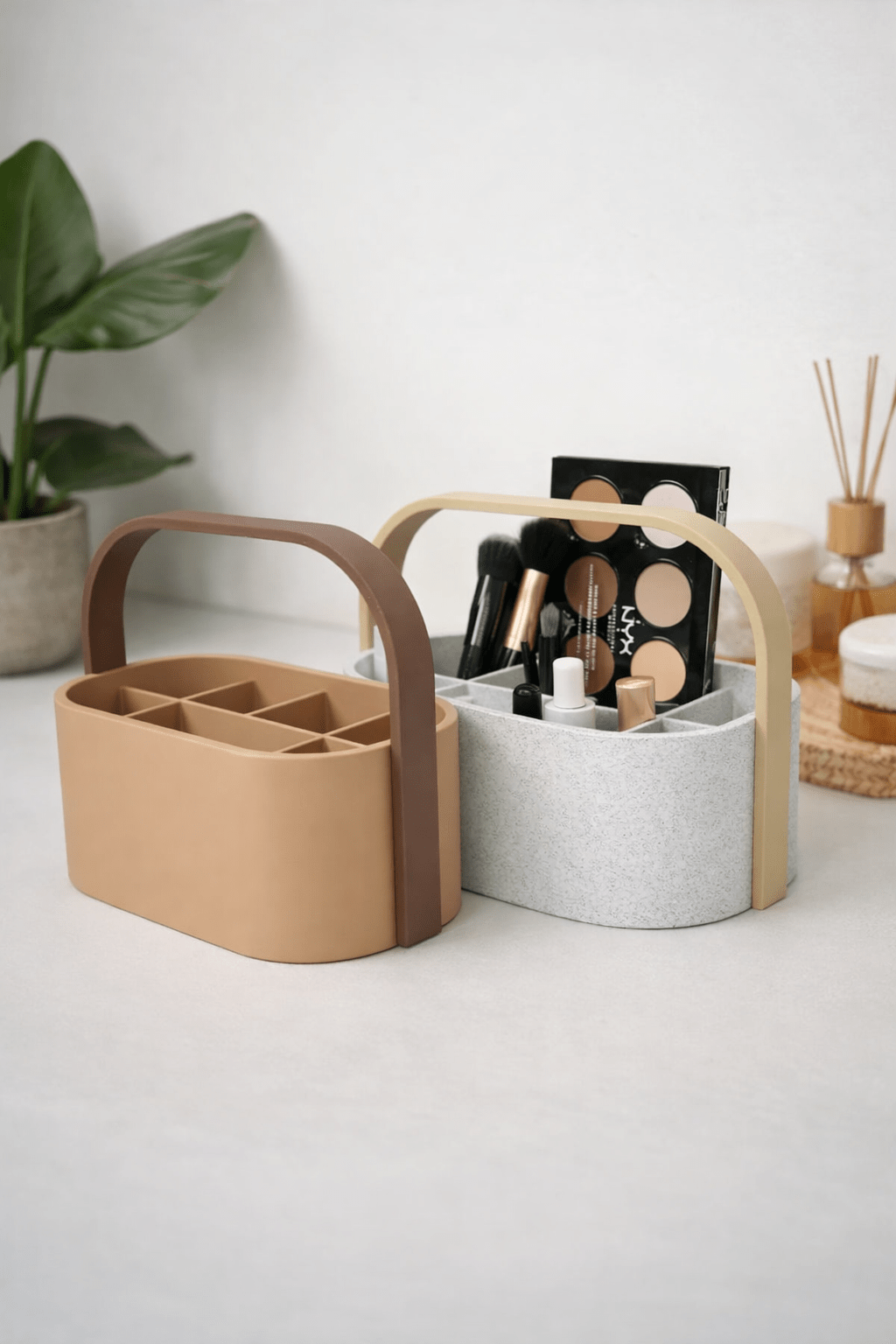 Tandis opbevaringskurv i brun og hvid PLA med håndtag og makeup – minimalistisk nordisk organizer