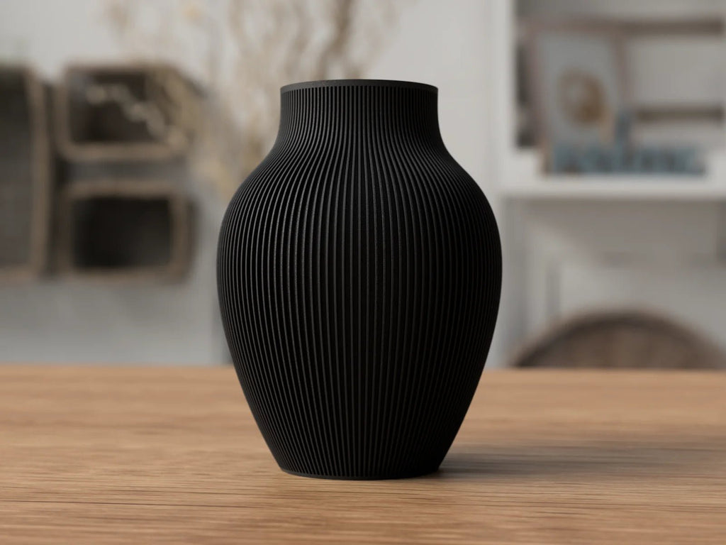 Tayo vase i koks sort mat på træbord – moderne 3D-printet designvase i skandinavisk stil