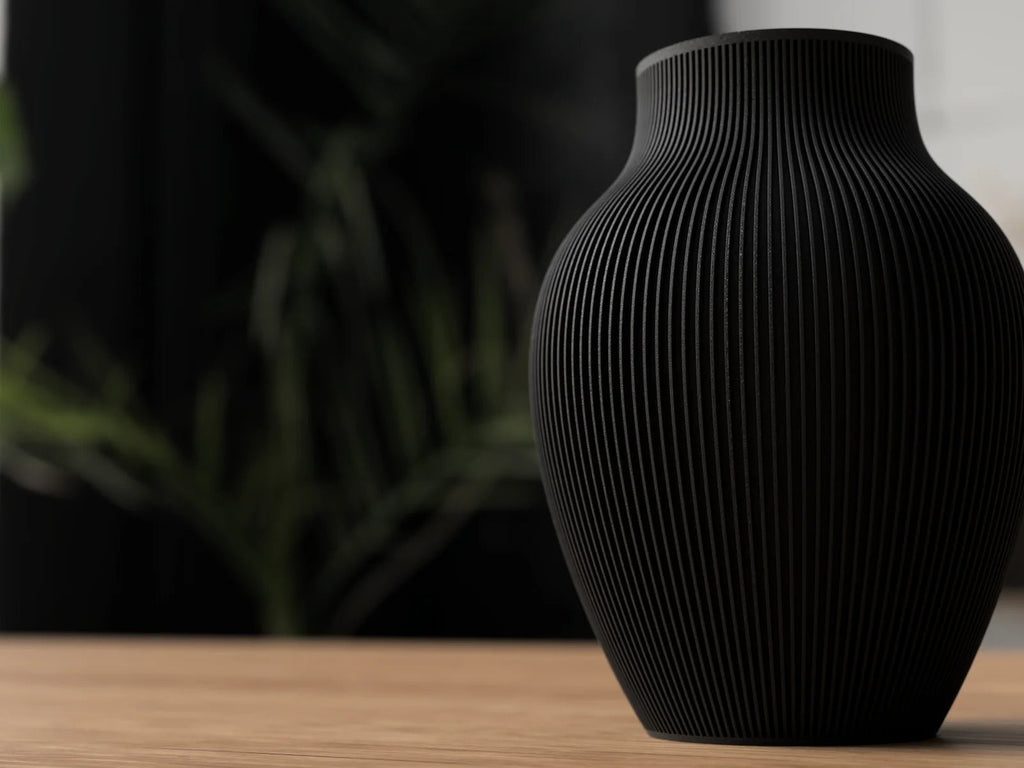 Tayo vase i koks sort mat – 3D-printet designvase med lodrette riller og minimalistisk udtryk